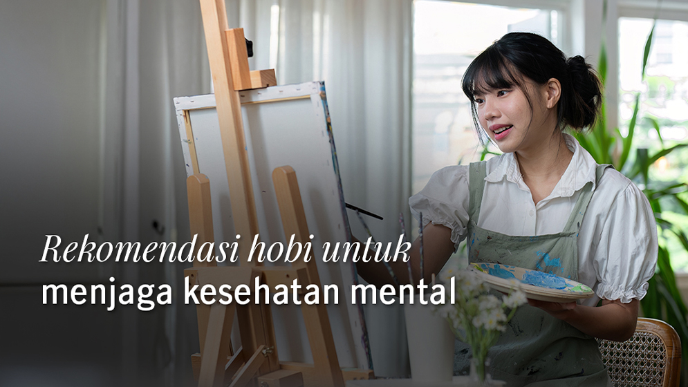 melakukan hobi melukis