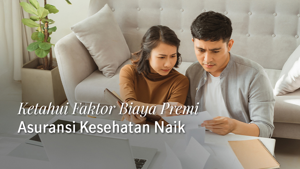 pasangan sedang melihat anggaran dengan seksama